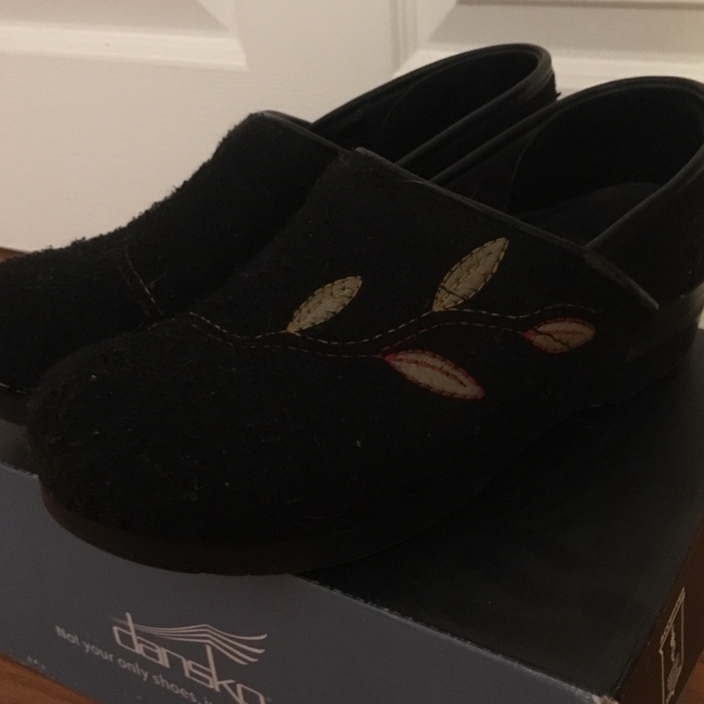 Dansko Professional Black Wool with Leaves